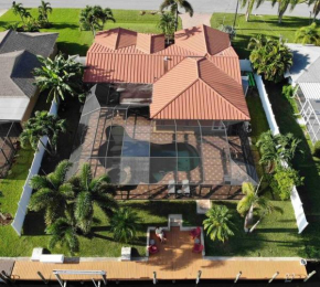 Vacation in comfort pool waterfront boat rental